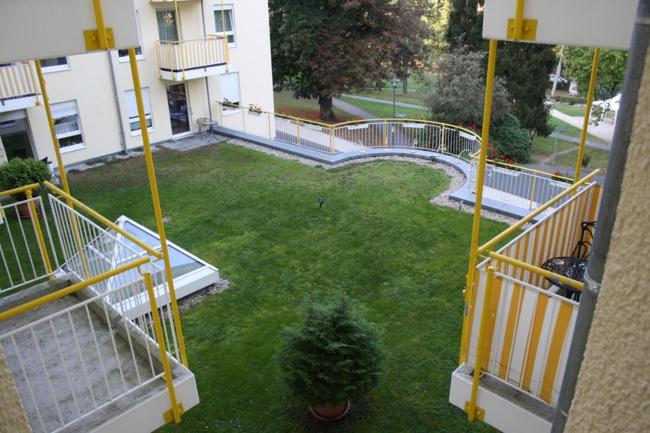 Hotel & Residenz Am Kurpark Schlangenbad Exterior photo